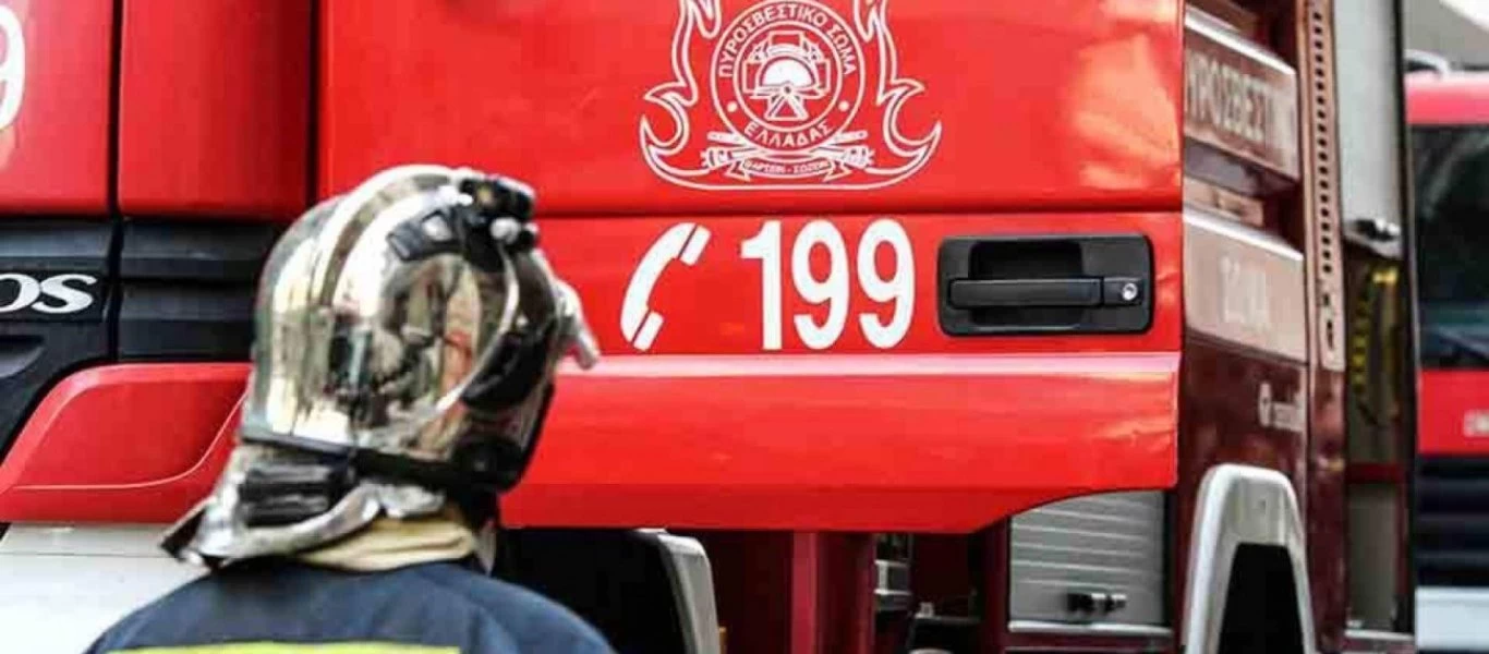 Θεσσαλονίκη: Επιχείρηση απεγκλωβισμού δύο ατόμων μετά από τροχαίο